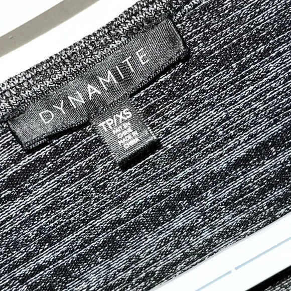 Cropped black and white long sleeve v-neck top - Picture 4 of 4